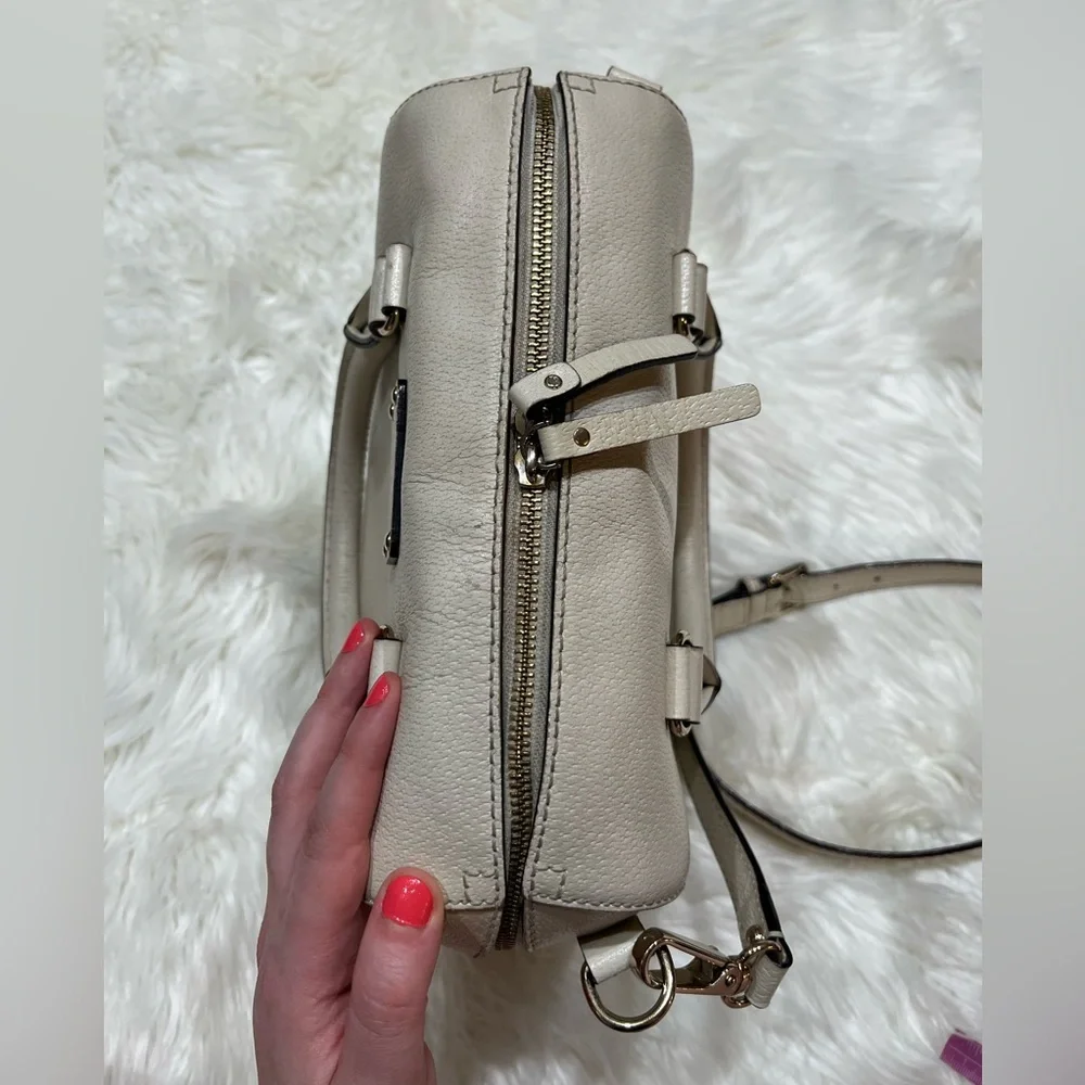 Kate Spade vintage beautiful 100% cow leather off white cream purse satchel